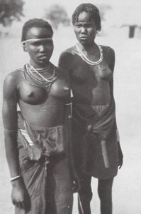 Domorodá dívka ze střední Afriky (čb fotografie) od Walter Mittelholzer