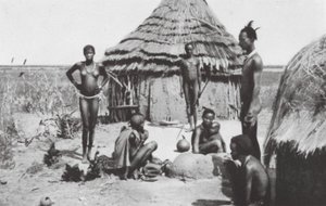 Černošská idyla v Abwongu (čb fotografie) od Walter Mittelholzer