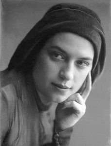 Portrét Anity Pittoni, asi 1940 (čb fotografie)