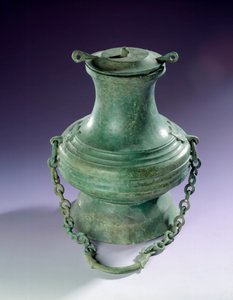 Čínské umění: Bronzová váza z Than-Hoa (Than Hoa), období Han předtím. Paříž, Musee Cernuschi