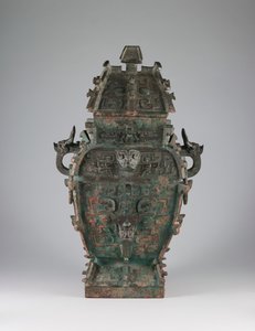 Krytá nádoba na víno (fang lei) s motivem zoomorfních masek a rukojetí se zvířecími hlavami, konec 11. století př. n. l. (bronz) od Western Zhou Dynasty Chinese School