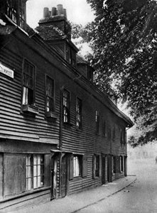 Starý dřevěný dům v Collingwood Street, Londýn, 1926-1927.