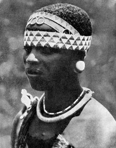 Manželka náčelníka Angoni, Mosambik, Afrika, 1936.