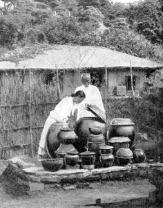 Obyvatelé Koreje v bílém rouchu, 1936.