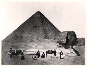 Sfinga a Velká Chufuova pyramida v Gíze, kolem roku 1860