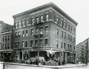 767 East 152nd Street, 7. prosince 1915 od William Davis Hassler