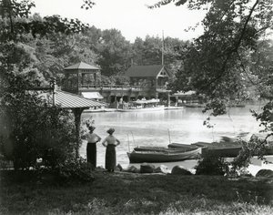 Central Park Boat House, c.1910-21 od William Davis Hassler
