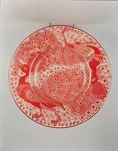 Nabíječka s rubínovým a zlatým leskem zdobená dvěma pávy, maloval Charles Passenger, kolem roku 1890 (keramika) od William de Morgan