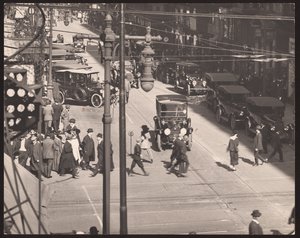 Šestá ulice při pohledu na sever z Olive Street od William G. Swekosky