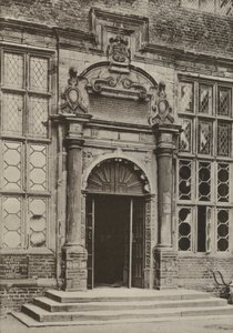Doorway, Aston Hall, Warwickshire (černobílá fotografie)