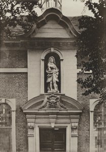 Doorway, Berkeley Almshouses, Worcester (černobílá fotografie)