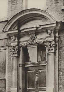 Doorway, Great St Helens, Londýn (černobílá fotografie) od William Galsworthy Davie