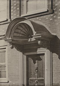 Doorway, High Street, High Wycombe, Bucks (černobílá fotografie) od William Galsworthy Davie
