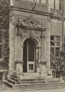 Doorway, In the Court, Hatfield House (č/b foto)