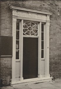 Doorway, Newbury, Berks (černobílá fotografie) od William Galsworthy Davie