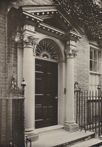 Doorway, Redhill Road, Reigate, Surrey (černobílá fotografie) od William Galsworthy Davie