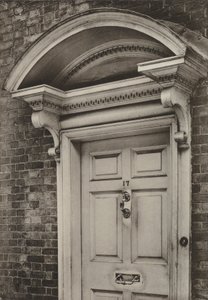 Doorway, The Causeway, Horsham, Sussex (černobílá fotografie) od William Galsworthy Davie