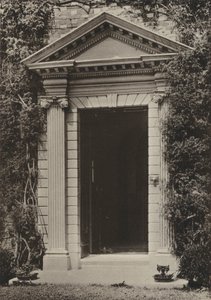 Doorway, The Vicarage, Hailsham, Sussex (černobílá fotografie) od William Galsworthy Davie