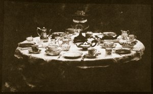 Elegantně prostřený stůl, c.1841 (tisk ze slaného papíru z kalotypového negativu) od William Henry Fox Talbot