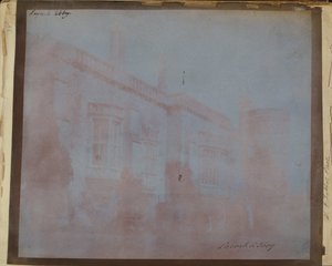 Jižní fronta opatství Lacock se Sharingtonovou věží od William Henry Fox Talbot