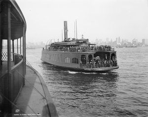 Trajektová loď, New York, cca 1900 (černobílá fotografie)