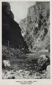 Canyons of Colorado: Canon of the Grand River, poblíž Glenwood Springs, ukazuje tunel (černobílá fotografie) od William Henry Jackson