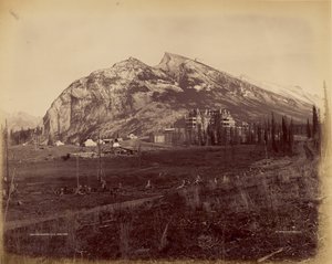 Twin Peaks a C.P.R. Hotel, Banff od William McFarlane Notman