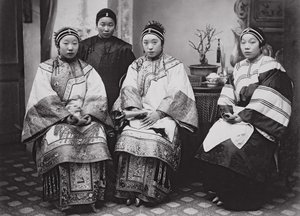 Čínské ženy, kolem roku 1880 (tisk alba)