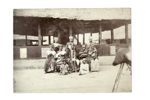Domorodí náčelníci a harém, země Mendi (želatinový stříbrný tisk) od William Turnbull Balmer
