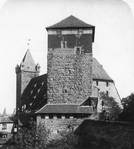 Quintagonální věž Funfeckiger Thurm, Kaiserstallung, Norimberk, Německo, 1900. od Wurthle and Sons
