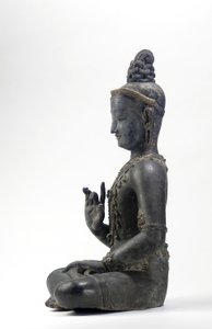 Bódhisattva v nepálsko-čínském stylu (lak, látka, stopy modré, zlaté a zelené barvy a plátkové zlato) od Yuan Dynasty Chinese School