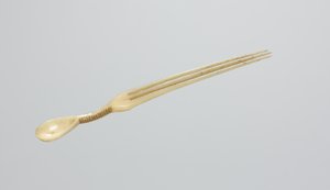 Šňupací lžíce/hřeben, konec 19. století (kost)