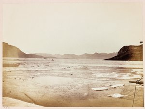 Arktická expedice (1875-1876) kapitána George Narese (1831-1915): Dobbin Bay při pohledu na sever od Frederick (attr. to) Barnard