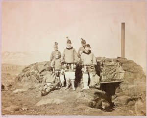 Arktická expedice (1875-1876) kapitána George Narese (1831-1915): Skupina domorodých žen na diskotéce od Frederick (attr. to) Barnard