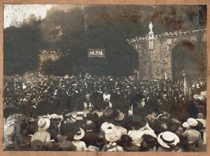 Pilermage de Lourdes. 1910 (černobílá fotografie) od . .
