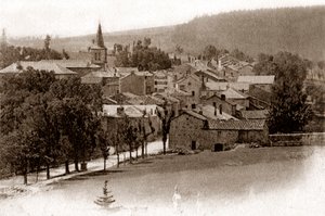 Vesnice Saint-Bonnet-le-Froid, na začátku dvacátého století (pohlednice) od . .