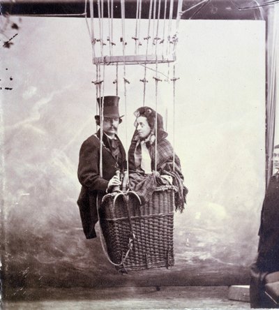Fotografický portrét fotografa a pilota aerostatu Felixe Tournachon dit Nadar (1820-1910) a jeho manželky pózující v balónovém koši od Nadar