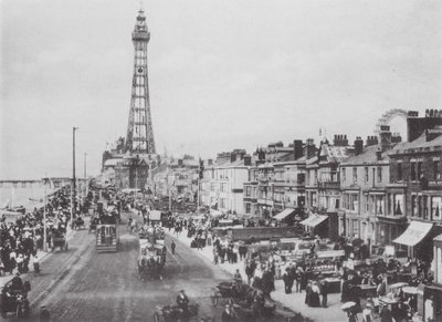Centrální promenáda, Blackpool (čb fotografie) od (after) English photographer