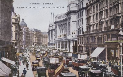 Regent Street, poblíž Oxford Circus, Londýn (barevné foto) od (after) English photographer