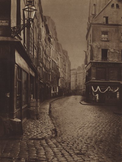 Rue Saint-Honore, převzato z křižovatky Rue de la Lingerie a Rue des Dechargeurs (černobílá fotografie) od (after) French Photographer