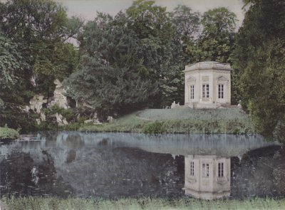 Parc du Petit Trianon, Hudební pavilon, Park Malého Trianonu, Hudební pavilon (barevné foto) od (after) French Photographer