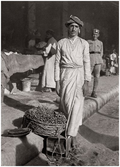 Malý obchod, který přináší malý zisk, Irák, 1925. od A. Kerim