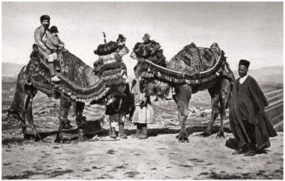 Poutníci se svými velbloudy na cestě do Karbaly, Irák, 1925 od A. Kerim