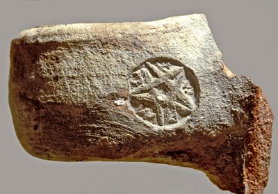 Rukojeť sklenice s nápisem ve staré hebrejštině s nápisem Yerslm (hlína) od Achaemenid