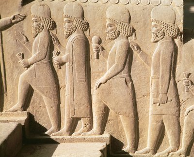 Reliéf zobrazující médské stráže ze schodiště Triplyonské síně, achaimenovské období, 6.-5. století př. n. l. (vápenec) od Achaemenid