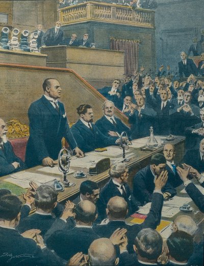 MUSSOLINI, Benito (1883-1945). Italský fašistický politik, italský duce (vůdce) (1925-1943). Mussolini oznamuje Senátu spojenectví mezi čtyřmi západními mocnostmi. Achille Beltrame (1871-1945) z La Domenica del Corriere, 7. června od Achille Beltrame