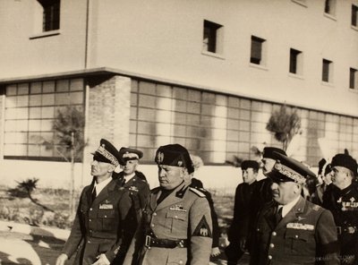 Slavnostní otevření budov královského letiště "Fausto Pesci" v Bologni, postaveného společností Mauro Toschi fu Ulisse, za přítomnosti vévody Benita Mussoliniho, 24.10.1936 (čb foto) od Achille Villani