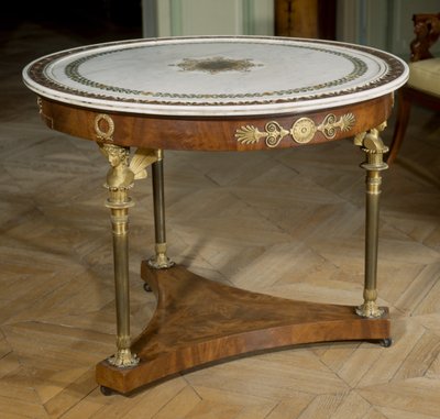 Art France Gueridon má mramorovou desku malovanou kolem roku 1800 - 1804 od Adam (attr. to) Weisweiler