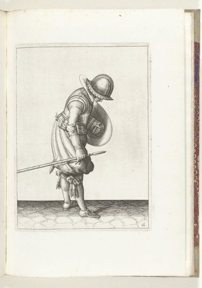 Cvičení Štít a bodec: Voják si položí bodec na zem vedle pravé nohy (č. 16), 1618 Nassausche Wapen-Handelinge, van Schilt, Spies, Rappier a Targe: vyobrazeny beyde figuerlick a zarámované podle nového řádu [z] (...) M od Adam van Breen