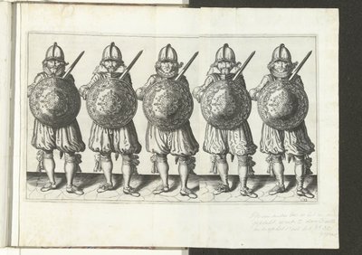 Cvičení Štít a hrot: Pět vojáků stojících vedle sebe v řadě s rapírem v pravé ruce a štítem před hrudníkem (č. 32), 1618 Nassausche Wapen-Handelinge, van Schilt, Spies, Rappier a de Targe: zobrazeno Beyde Figuerlick od Adam van Breen